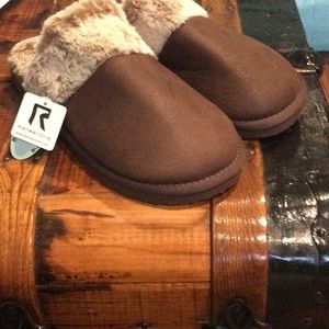 Women’s warm faux fur slippers NWT new w tags comfy soft size 9-10